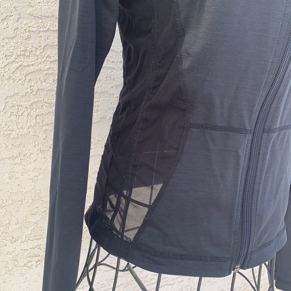 Lululemon Mesh Define Jacket - Picture 3 of 15